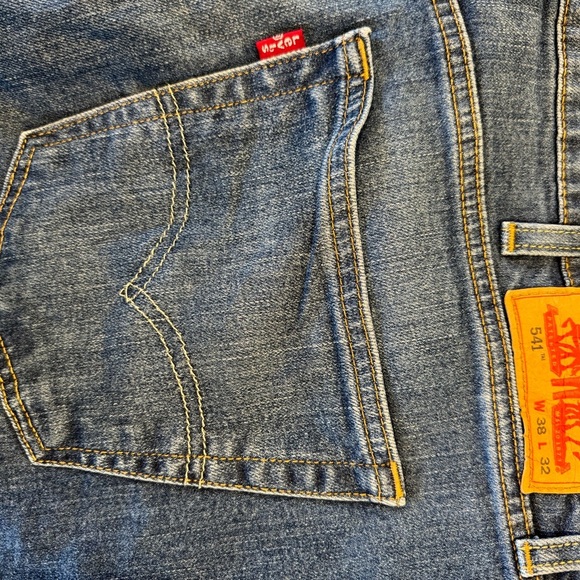 Men’s Levi's 541 Jeans - Picture 7 of 7